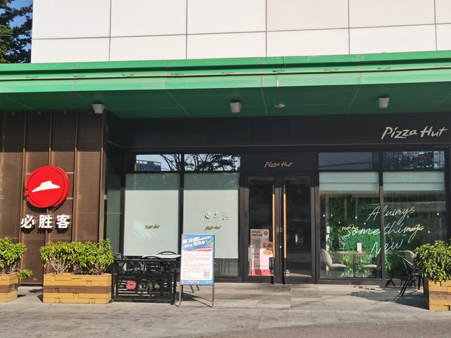 当福州路的书店一家接一家关门，谁来守护这座城市的书香记忆？