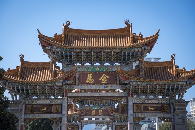 昆明吻路旅游公司：用爱与热情编织的旅行梦想，带您领略彩云之南的魅力，从山水间的温柔到古城里的故事，每一刻都是难忘的经历——昆明吻路旅游公司简介，探索未知的旅程，遇见更好的自己