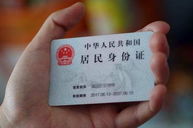 没身份证如何坐火车？轻松搞定临时身份证明，一分钟内上车不是梦！真实案例教你应对突发状况