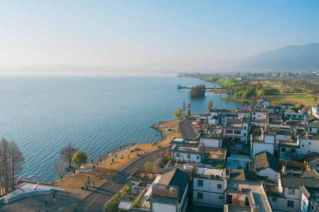 大理市到洱海：一段让人流连忘返的旅程，探索自然与文化的完美融合，感受洱海的每一次呼吸，体验大理的每一份热情