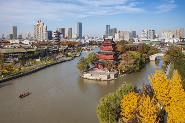 太仓是哪个市？位于江苏省东南部的太仓，与上海亲密接触，这里不仅是郑和下西洋的起航地，更是德企心中的江南瑰宝！