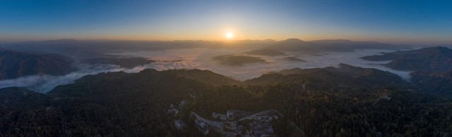 云南普洱风景点：茶山云海间，寻觅心灵的归宿