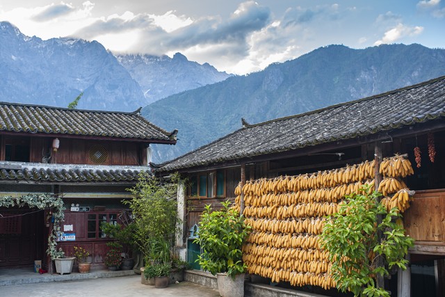 云南旅游寸家银器：从大理古城到寸四银庄，一段传承千年的手工艺术之旅