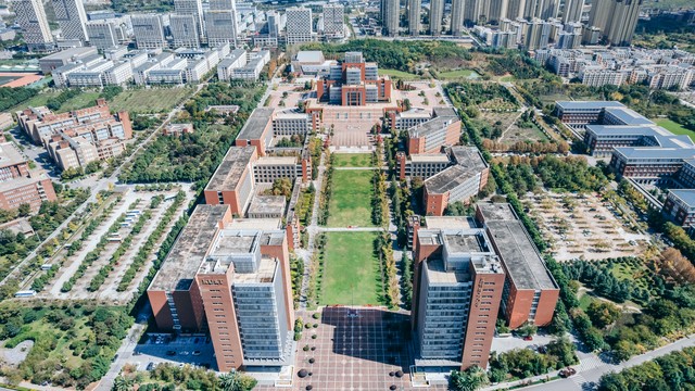 昆明德享学校：从春城的教育新星到孩子们梦想起航的地方，这里不仅有衡水系管理模式下的激情教育，还有那些为了孩子未来默默付出的老师们