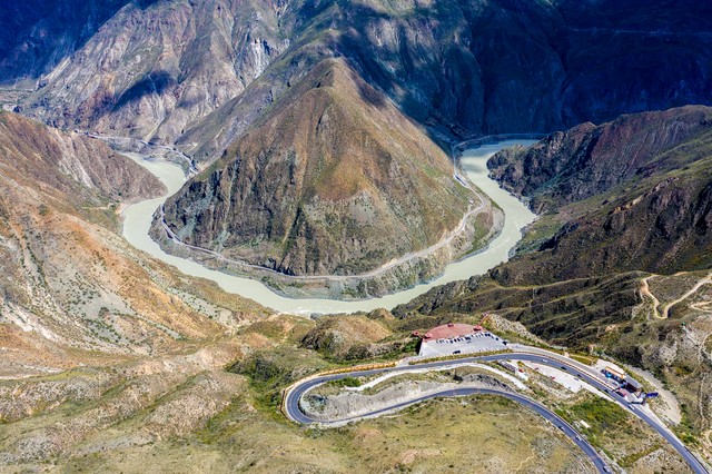 当云南地震遇上大理丽江的旅游复苏：震后重生，美丽依旧——探索七彩云南的心灵之旅