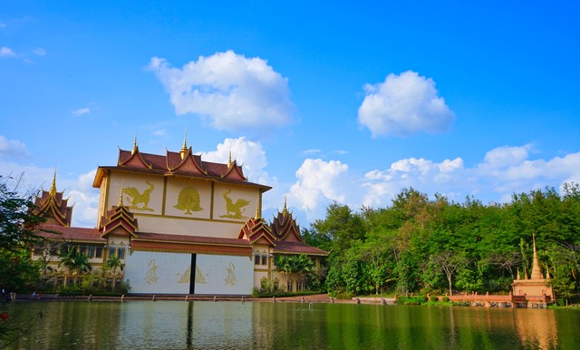 云南盈江旅游景点图片：探索这片神秘土地上的每一寸美景，从国家湿地公园到古老村落，从热带雨林到宁静湖泊，一场视觉与心灵的双重盛宴