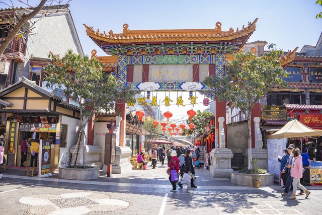 云南旅游商品的发展：从非遗传承到文创潮流，看云南如何引领旅游消费新风尚
