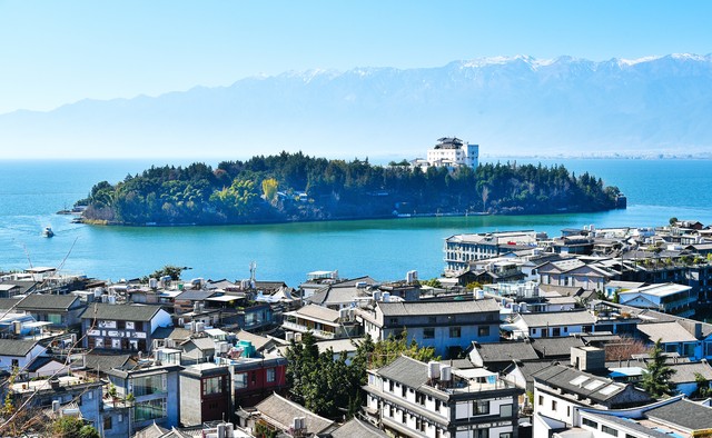 大理一年旅游客流量突破新高，这座古城魅力何在？