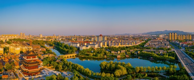 济宁有什么好玩的地方？2024年最新最全的济宁旅游攻略，带您领略孔孟之乡的独特魅力，感受水浒英雄的豪情壮志，体验微山湖畔的浪漫风情，探索尼山圣境的文化底蕴，漫步在红墙古街的历史长河中，享受一场难忘的文化之旅