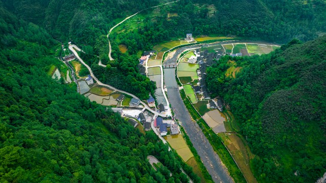 “大理大栗故事：当古老传说遇见现代生活，一段跨越时空的心灵之旅”