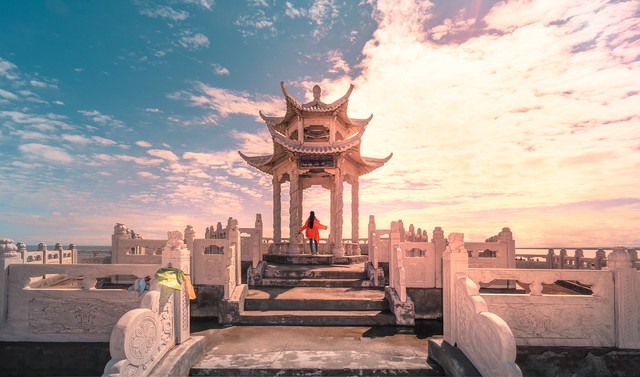 版纳旅游必去寺庙景点：金碧辉煌的佛国之旅，带你领略南传佛教的魅力与神秘