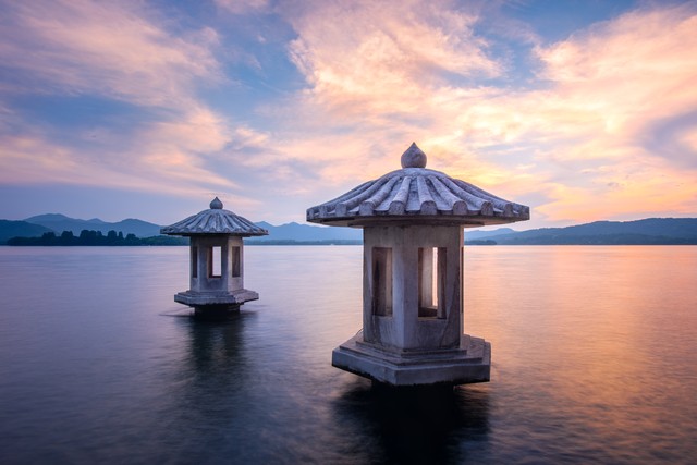 西湖有哪些亭？探秘杭州最美的湖畔建筑，带你领略不一样的江南风情，感受历史与自然的完美交融