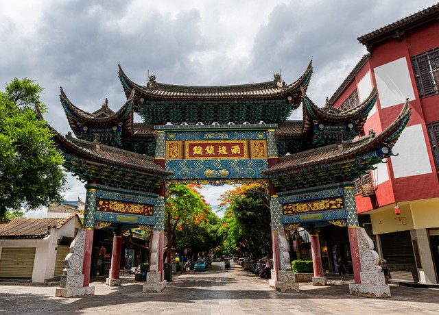 云南省楚雄十大旅游景点：一场穿越时光与自然的奇妙之旅，从彝人古镇到紫溪山，每一个角落都藏着不为人知的故事
