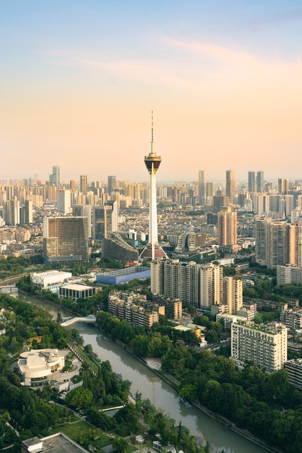 成都市区旅游景点有哪些？从大熊猫基地到古色古香的锦里，一场说走就走的城市探险！