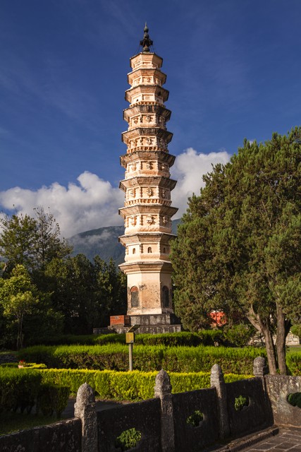 当大理三塔的传说遇上现代奇迹：千年古塔如何在时光中屹立不倒，见证历史变迁