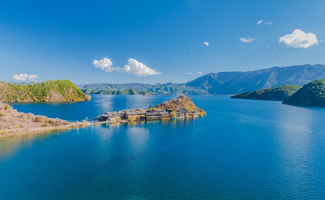 丽江去泸沽湖的旅游班车：一场说走就走的旅行，体验不一样的风情美景