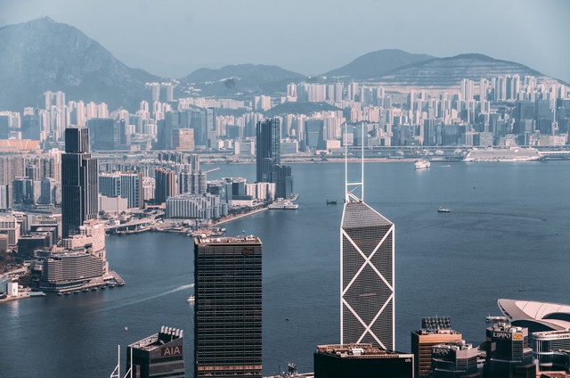 香港为什么是免税的？揭开这座自由港背后不为人知的秘密，探索其独特税收制度如何吸引全球资本与人才，打造国际金融中心传奇