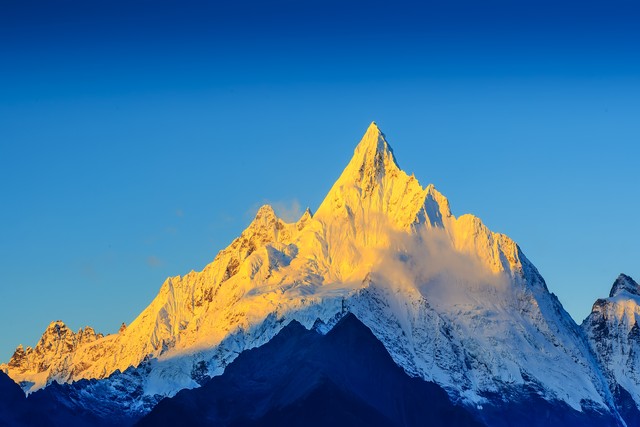 云南旅游海拔：从2000米的昆明到6740米的梅里雪山，一场跨越千里的高原探险之旅