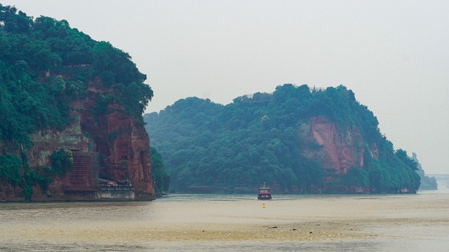 从乐山出发，直击泸沽湖的神秘面纱——一场说走就走的心灵之旅攻略