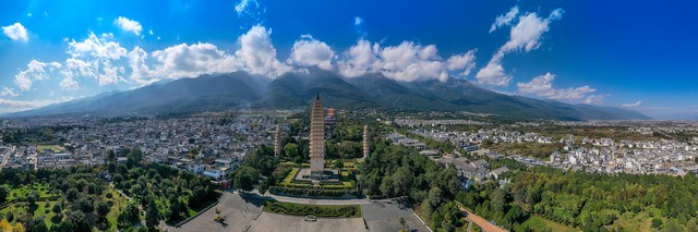 大理私立小学，那些逃离内卷的家庭，在这座充满诗意的城市里找到了教育的乌托邦，孩子们在大自然中奔跑、学习，不再被考试成绩束缚，探索未知世界，释放天性，追求梦想——这里没有排名，只有成长与快乐