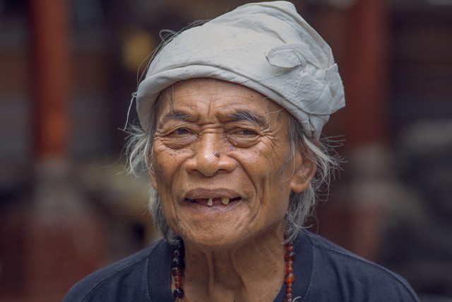 老人去西双版纳旅游攻略：让爸妈在热带雨林中找到青春活力，享受天伦之乐，体验不一样的退休生活