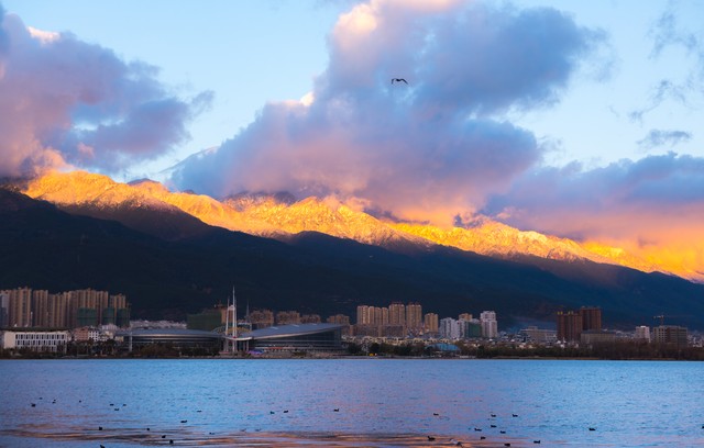 大理冬季1月旅游攻略：探索苍山洱海间的冬日暖阳与白族风情，体验不一样的四季如春，感受古老与现代交织的魅力，享受宁静而美好的时光，发现隐藏在大理角落里的小众美景