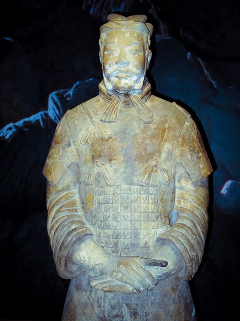 中国八大奇迹有哪些？——万里长城、秦始皇陵兵马俑、北京圆明园、河南红旗渠、曾侯乙编钟、马王堆汉墓、三星堆遗址、福建客家土楼，带你领略中华文化的魅力