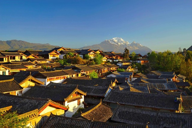 发展丽江旅游：从古老纳西文化到现代乡村旅游的华丽转身，看这座初代网红城市如何续写传奇，打造中国乃至世界文化旅游名城