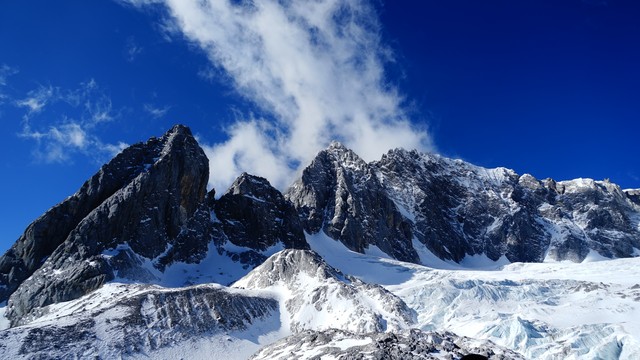 云南旅游景区大图片：从丽江古城到玉龙雪山，一场视觉与心灵的盛宴，带你穿越时光隧道，感受彩云之南的魅力！