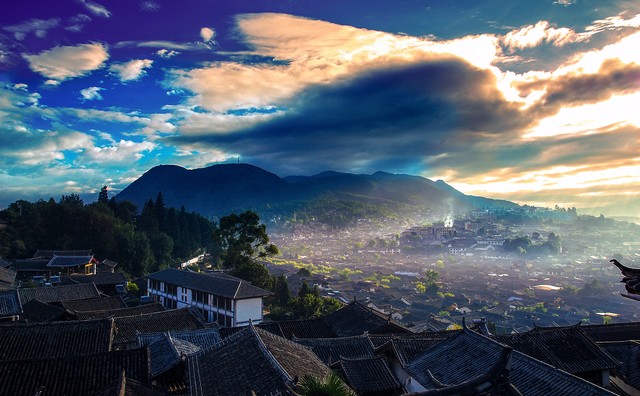 详细阅读:丽江美景作文:当一滴水遇见古城,一场梦幻般的旅行正在展开——探索玉龙雪山下的世外桃源,漫步四方街,聆听纳西古乐,感受千年文化的脉搏 丽江美景作文:当一滴水遇见古城,一场梦幻般的旅行正在展开——探索玉龙雪山下的世外桃源,漫步四方街,聆听纳西古乐,感受千年文化的脉搏