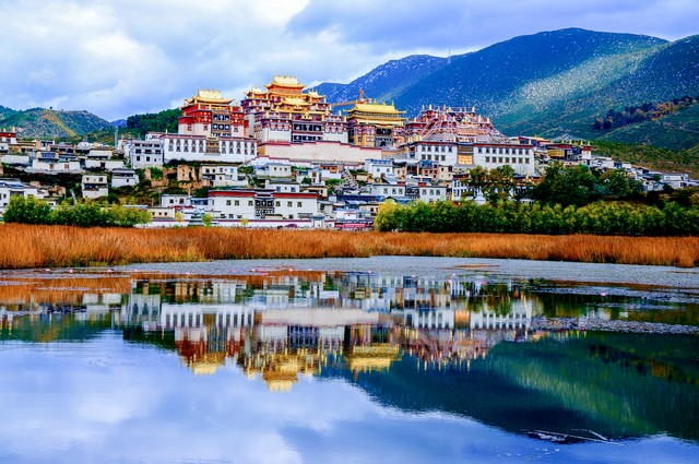 云南旅游攻略成都：一场从繁华都市到神秘边陲的梦幻之旅，你准备好迎接这场跨越千里的浪漫冒险了吗？