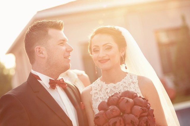 结婚为什么要戴胸花？从一个骑士的浪漫求婚到今日婚礼上的不可或缺——胸花背后的故事