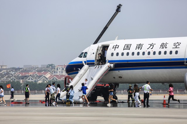 上海到青岛坐飞机多久？1小时38分钟的空中之旅，带你领略不一样的风景线——从繁华都市到海滨之城的快速切换