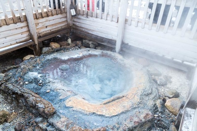 天然温泉哪里找？解锁冬日温暖秘境