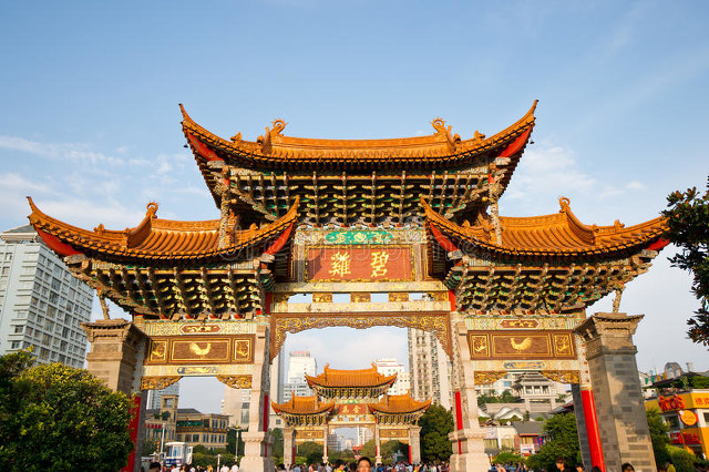 昆明参团旅游多少钱？揭秘超值旅行秘籍，轻松玩转彩云之南！