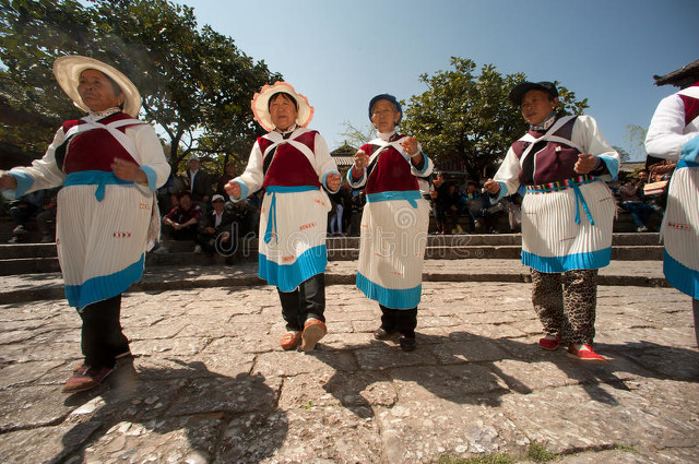 丽江少数民族旅游：遇见不一样的风情，感受多彩的民族画卷