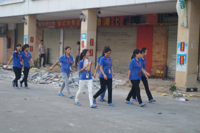 场秩序整治工：从杂乱到有序，小城镇的华丽转身