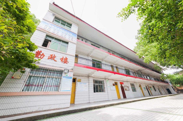 武汉新村小学怎么样？江城家长必看！揭秘这所六十年老校的今昔变迁，见证孩子们的成长奇迹