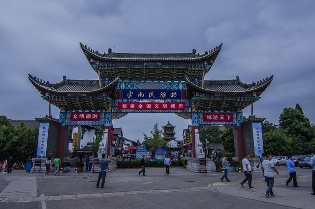 游云南民族村的心得：一场穿越时空的民族文化之旅，让你心跳加速、流连忘返！
