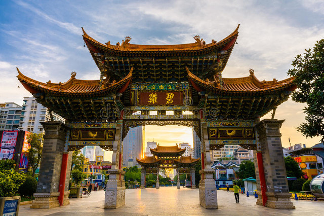 昆明旅行指南：从春城的心跳到滇池的波光，一场说走就走的云南之旅