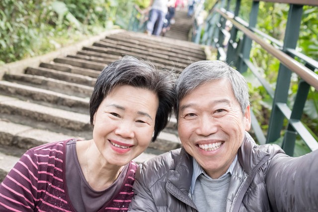 云南各景点多大老人免票？最新政策大揭秘，让旅行不再有负担！