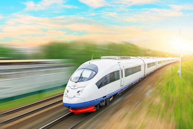 沈阳到昆明的旅游列车：一场跨越三千公里的梦幻之旅，从东北雪乡直达彩云之南，带你领略中国最美的铁路风景线