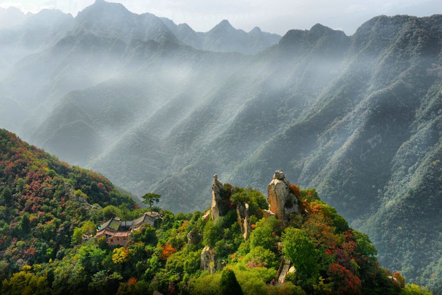 终南山在哪个省哪个市？揭秘这座神秘山脉背后的千古传奇与现代魅力！