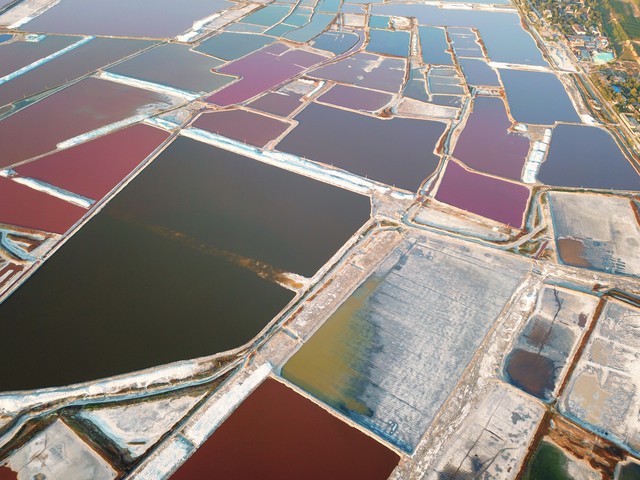 运城彩色盐湖为什么：从古老传说中的“千古中条一池雪”到现代人眼中的七彩调色板，这里藏着怎样的秘密？