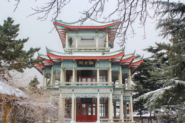 丽江嵌雪楼：在晨曦中遇见雪山，在暮色里融入古城——一段不期而遇的温柔梦居体验