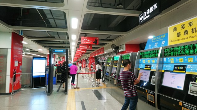 十三行地铁站哪个出口最便捷？广州本地人悄悄告诉你的秘密通道，让你轻松避开人群直达目的地！