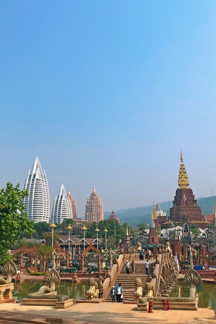 西双版纳旅游该穿啥衣服？2024年最新最全的西双版纳旅行穿搭指南，教你轻松应对热带雨林气候，享受舒适愉快的旅程！
