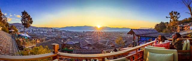 昆明出行的跟团旅游：从春城出发，探索云南的每一寸美景，六天五晚纯玩之旅，带你领略不一样的风情，享受无与伦比的旅行体验，让每一次呼吸都充满诗意，每一步行走都是故事，每一个瞬间都值得铭记
