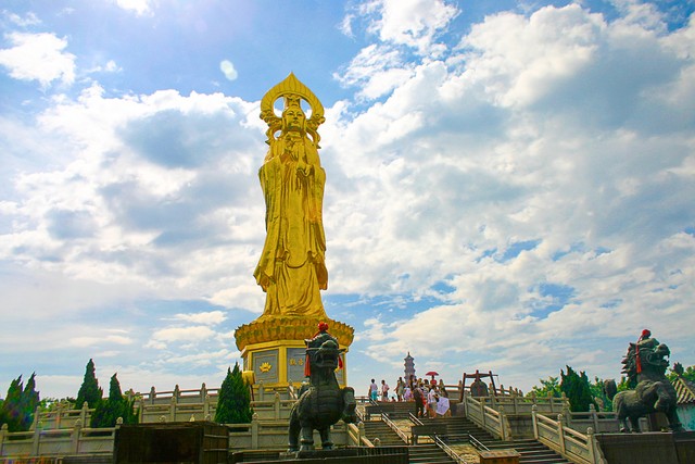 莲花山在哪个地铁站？深圳最热门的登山赏景打卡地，你绝对不想错过的秘密入口全揭秘！