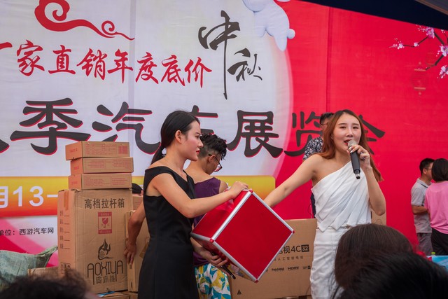 丽江花雨东林电话：解锁丽江古城里的隐秘奢华之旅，一次电话就能开启的梦幻体验